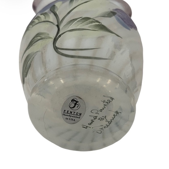 Fenton Art Glass Spiral Optic Opalescent Hand painted Vase. - Picture 4 of 4